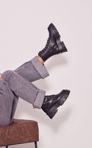 Black Bottes De Randonnée À Lacets Avec Semelle Crantée Extrême | Taille 42 - PrettyLittleThing - Modalova