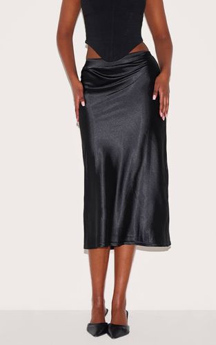 Black Jupe Mi-longue Satinée Coupe En Biais | Taille 38 - PrettyLittleThing - Modalova