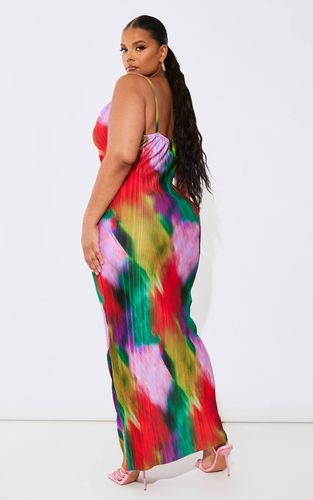 Multi Robe Longue Plissée Grande Taille À Col Bénitier Imprimée | Taille 56 - PrettyLittleThing - Modalova