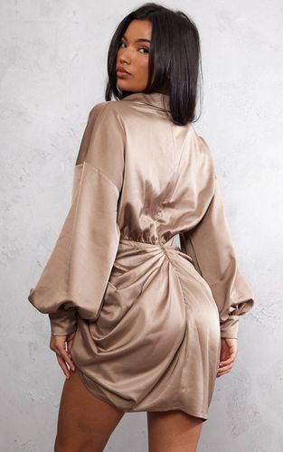 Robe Chemise En Satin Jupe Drapée Manches Oversized | Taille 32 - PrettyLittleThing - Modalova