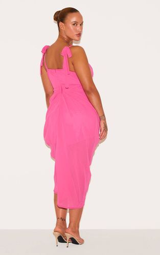 Hot Pink Robe Midi Drapée Grande Taille Avec Détail À Armatures | Taille 54 - PrettyLittleThing - Modalova