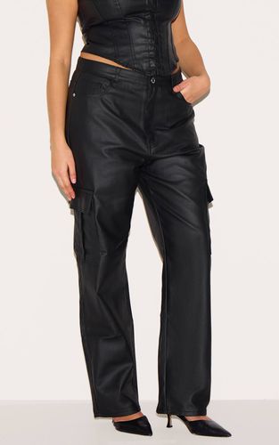 Black Jean Cargo En Denim Enduit Plus | Taille 56 - PrettyLittleThing - Modalova
