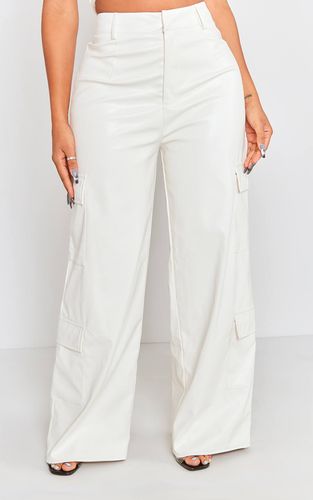 White Pantalon Cargo Droit En Synthétiquecuir Shape | Taille 34 - PrettyLittleThing - Modalova