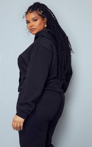 Black Plus Sweat À Casynthétiqueche Oversize Imprimé Est 2012 | Taille 3XL - PrettyLittleThing - Modalova
