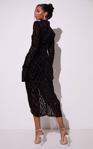 Black Robe Mi-longue Drapée À Col Montant En Dévoré Imprimé Zèbre | Taille 32 - PrettyLittleThing - Modalova