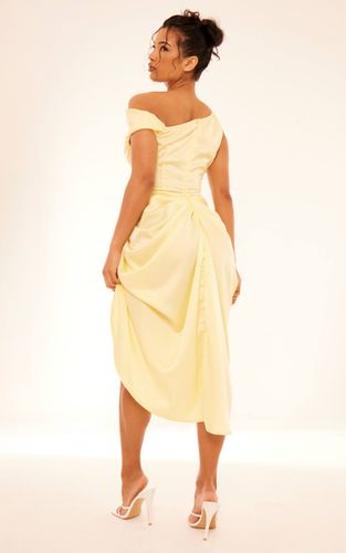 Lemon Robe Midi En Satin À Épaules Dénudées Avec Jupe Drapée | Taille 32 - PrettyLittleThing - Modalova