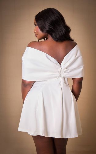 White Combinaison-short En Satin Extrême Avec Détail Nœud Premium Plus | Taille 46 - PrettyLittleThing - Modalova