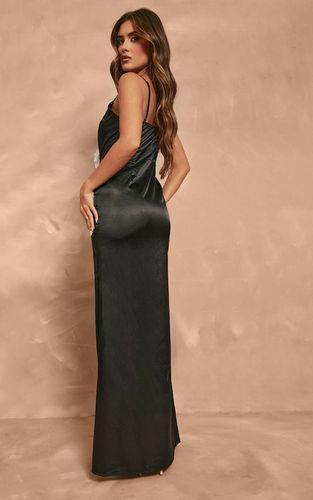 Black Robe Longue En Satin Avec Détail Rose | Taille 36 - PrettyLittleThing - Modalova
