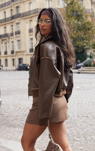 Brown Veste Bomber Courte En Synthétique Avec Détails Délavés | Taille 36 - PrettyLittleThing - Modalova