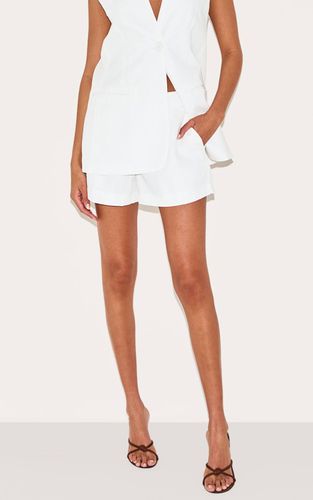 Cream Short Tissé Ajusté Premium | Taille 44 - PrettyLittleThing - Modalova