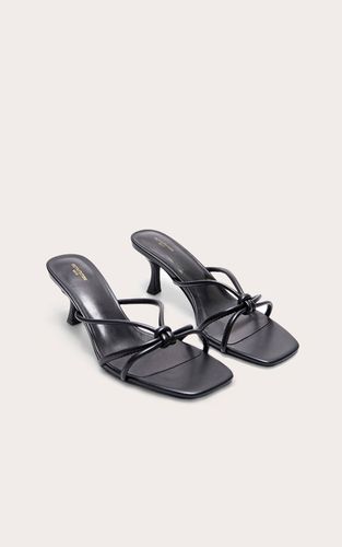 Black Mules À Talons En Satin À Bout Carré Avec Nœud Coupe Large | Taille 38 - PrettyLittleThing - Modalova