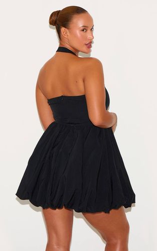Black Robe Mini Bouffante À Col Licou Avec Détails De Boucles Grande Taille | Taille 56 - PrettyLittleThing - Modalova