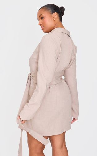 Stone Robe Blazer Tissée Avec Ceinture Grande Taille | Taille 54 - PrettyLittleThing - Modalova
