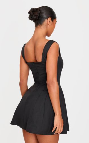 Black Robe Droite Plissée Aux Hanches | Taille 42 - PrettyLittleThing - Modalova