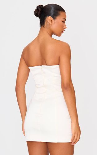 Cream Robe Courte En Satin À Décolleté Cœur | Taille 42 - PrettyLittleThing - Modalova