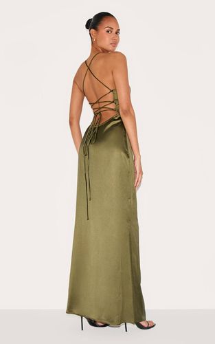 Olive Robe Longue En Satin Avec Nœud Au Dos | Taille 42 - PrettyLittleThing - Modalova