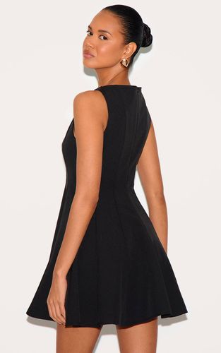 Black Robe Droite Plissée En Tissu Tissé | Taille 32 - PrettyLittleThing - Modalova
