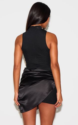 Black Robe Mini Drapée En Satin Tissé À Col Montant | Taille 42 - PrettyLittleThing - Modalova