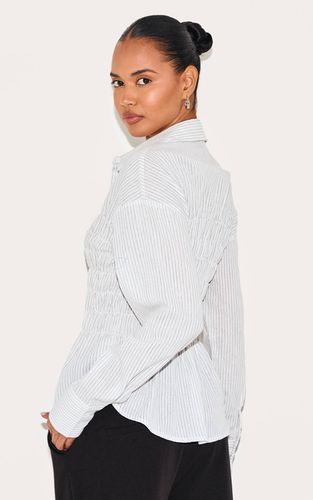 White Chemise Cintrée À Rayures Froncées | Taille 42 - PrettyLittleThing - Modalova