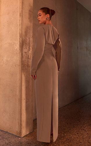 Robe Maxi Plt Label À Taille Cintrée Avec Manches Chauve-souris Asymétriques | Taille 42 - PrettyLittleThing - Modalova