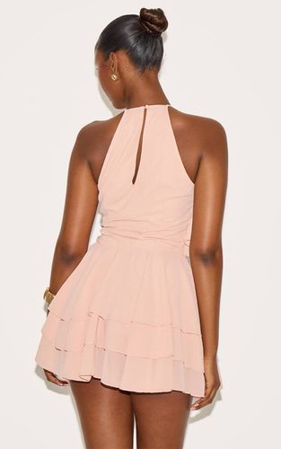 Blush Robe Droite À Découpes Et Volants Avec Col Licou | Taille 42 - PrettyLittleThing - Modalova