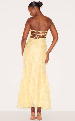 Lemon Robe Maxi Texturée À Dos Lacé | Taille 42 - PrettyLittleThing - Modalova
