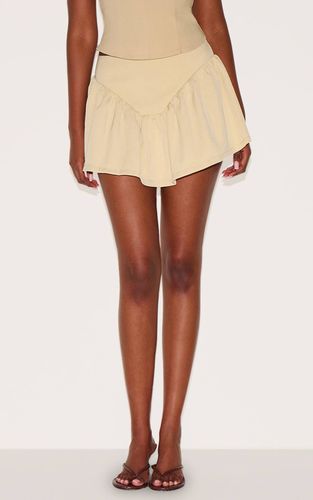 Butter Yellow Mini Jupe Structurée Évasée À Taille Échancrée | Taille 32 - PrettyLittleThing - Modalova