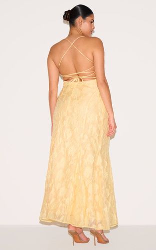 Lemon Robe Maxi Grande Taille Texturée Avec Laçage Au Dos | Taille 48 - PrettyLittleThing - Modalova