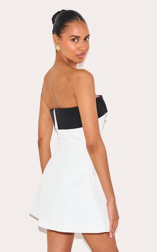 Robe Mini Bandeau Avec Détail Contrasté | Taille 40 - PrettyLittleThing - Modalova