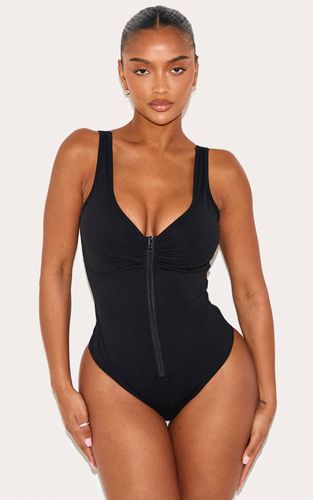 Black Body Moulant Actif Froncé Avec Fermeture Éclair Devant | Taille 36 - PrettyLittleThing - Modalova