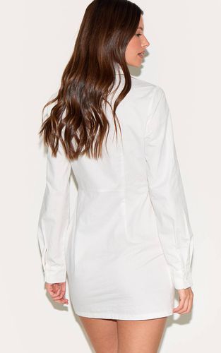 White Robe Chemise Asymétrique En Tissu Tissé Avec Détail De Perles | Taille 34 - PrettyLittleThing - Modalova