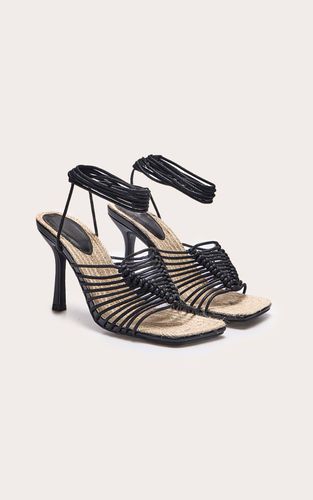 Black Sandales À Talons En Synthétique À Bout Carré Noué Avec Lacets | Taille 36 - PrettyLittleThing - Modalova