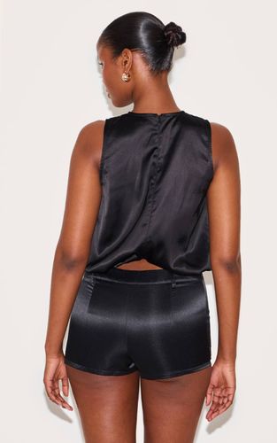 Black Haut En Satin À Ourlet Bouffant | Taille 32 - PrettyLittleThing - Modalova