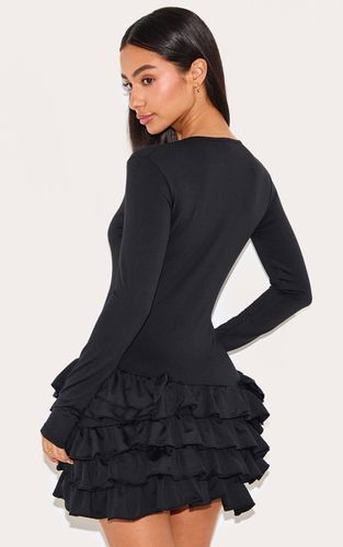 Black Robe Droite Mini À Manches Longues Avec Détail À Volants Petite | Taille Large - PrettyLittleThing - Modalova