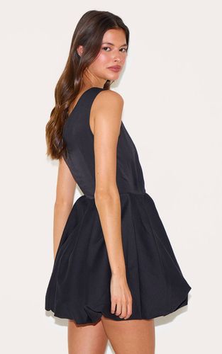 Black Robe Mini Ajustée À Col En V Et Jupe Bouffante | Taille 32 - PrettyLittleThing - Modalova