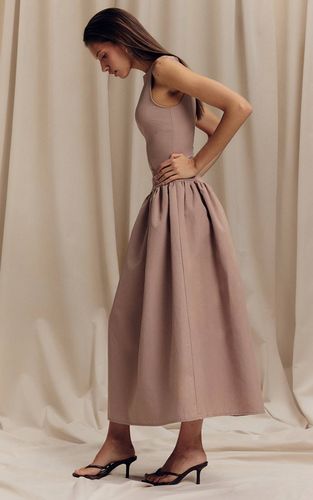 Robe Mi-longue À Taille Basse Et Imprimé Fleuri | Taille 32 - PrettyLittleThing - Modalova