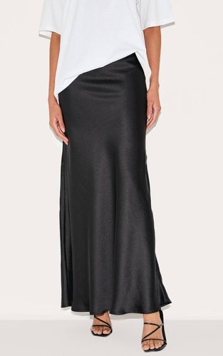 Black Jupe Longue Fluide En Satin | Taille 32 - PrettyLittleThing - Modalova