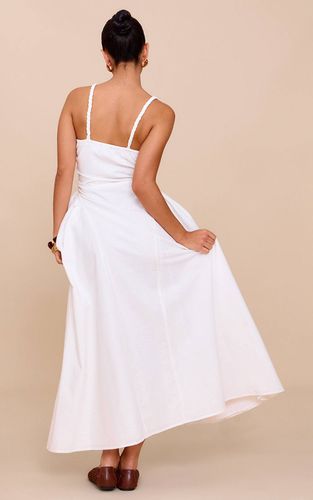 White Robe Midaxi Blanche À Taille Tressée En V | Taille 32 - PrettyLittleThing - Modalova