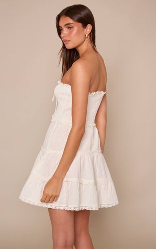 White Robe Droite Bustier À Smocks Et Broderie Anglaise | Taille 34 - PrettyLittleThing - Modalova