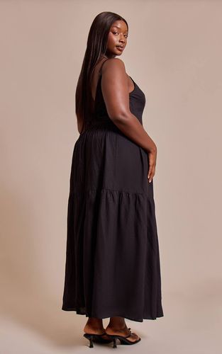 Black Robe Longue Froncée À Bretelles Grande Taille | Taille 44 - PrettyLittleThing - Modalova