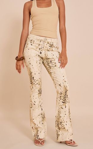 Jean Évasé Léopard Des Neiges | Taille 42 - PrettyLittleThing - Modalova