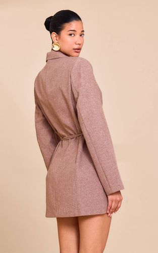 Mocha Robe Blazer Ceinturée En Tissu Tissé | Taille 32 - PrettyLittleThing - Modalova