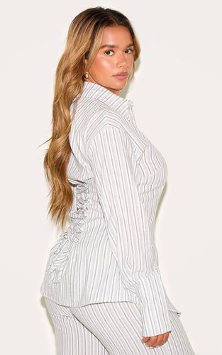 Stone Chemise Shape À Rayures Avec Laçage Au Dos Cintré Et Boutonnage Devant | Taille 36 - PrettyLittleThing - Modalova