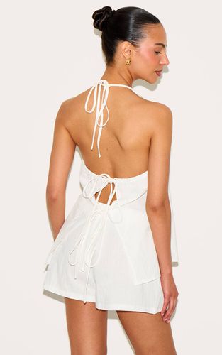 White Haut Petite Tissé À Col Licou Avec Nœud Devant | Taille 42 - PrettyLittleThing - Modalova