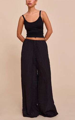 Black Pantalon Taille Basse En Satin Froissé Avec Cordon De Serrage | Taille 42 - PrettyLittleThing - Modalova