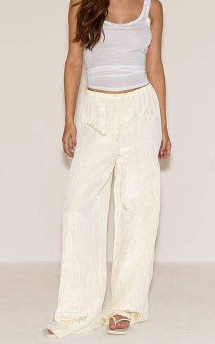 Cream Pantalon Taille Basse En Satin Froissé Avec Cordon De Serrage | Taille 42 - PrettyLittleThing - Modalova