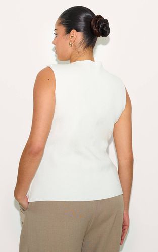 Cream Gilet Grande Taille En Maille Compacte Boutonné | Taille 2XL - PrettyLittleThing - Modalova