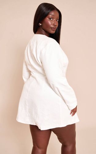 White Robe Courte Grande Taille En Lin Premium Avec Taille Cintrée Et Manches Cocon | Taille 46 - PrettyLittleThing - Modalova