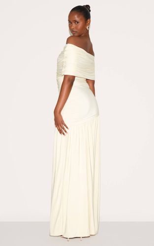Cream Robe Longue Froncée À Double Couche Slinky Bardot Asymétrique | Taille 42 - PrettyLittleThing - Modalova