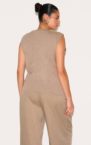 Mocha Top Sans Manches Grande Taille Avec Boutonnage Sur Le Devant | Taille 2XL - PrettyLittleThing - Modalova